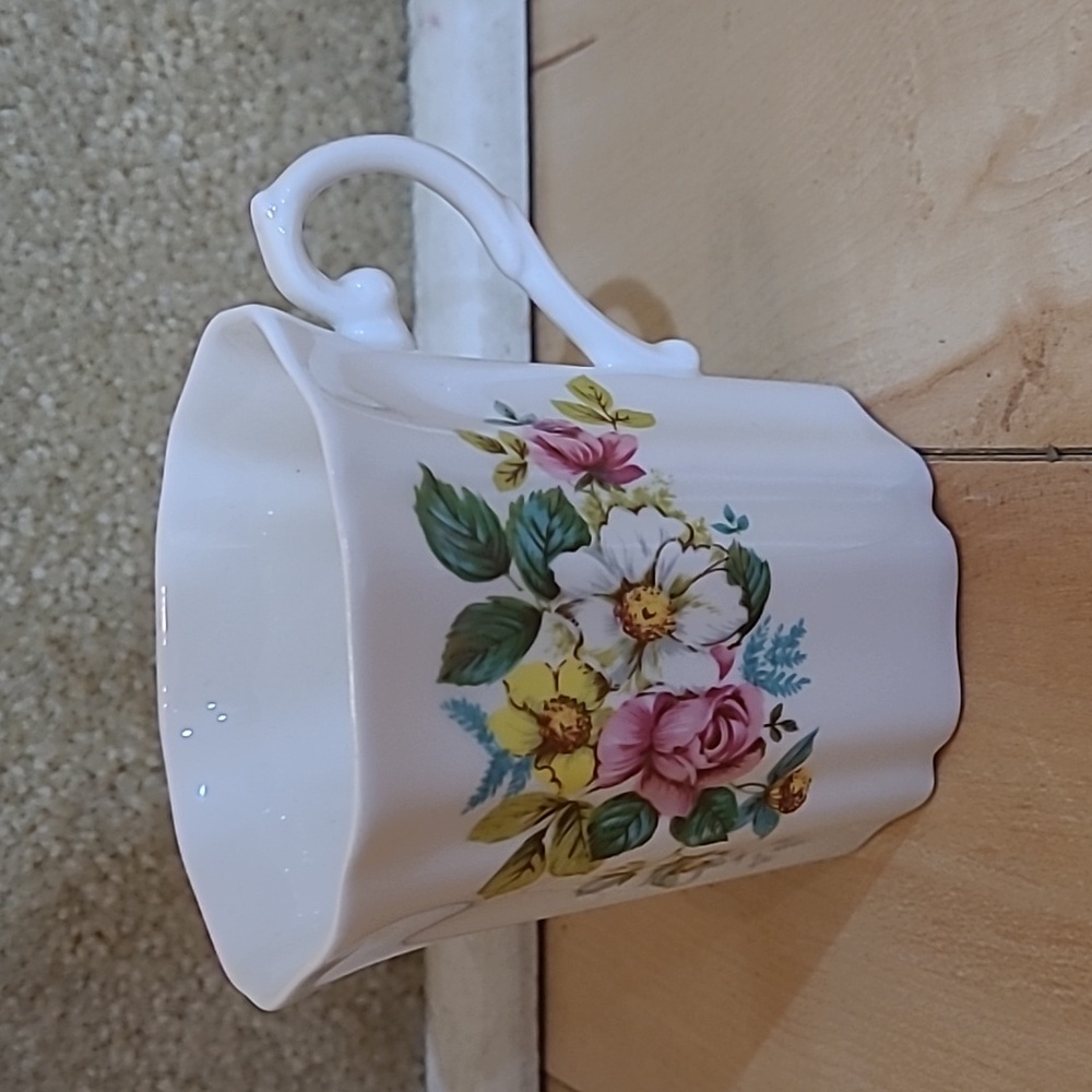 4 Royal Grafton cup, no damage - Picture 4 of 8